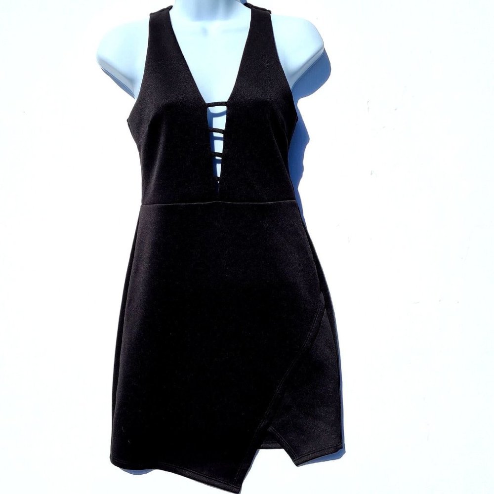 Soprano Womens Dress Size XXS (0) LBD Little Black Sleeveless Peak a Boo V Front